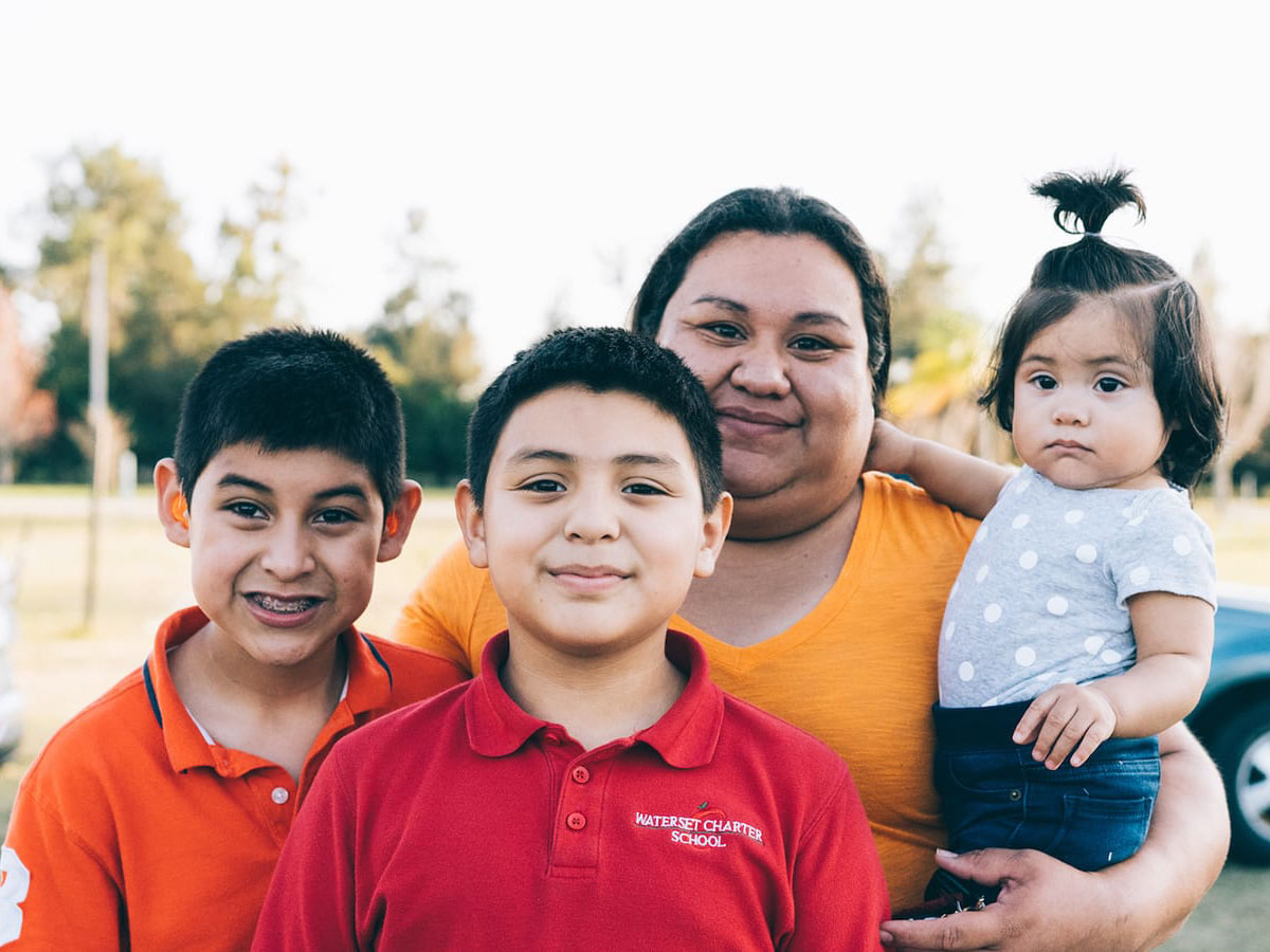 Photo of Julia and her children